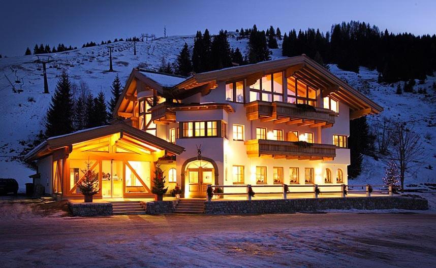 Landhaus Zum Steinbock Hotell Maria Alm am Steinernen Meer Exteriör bild
